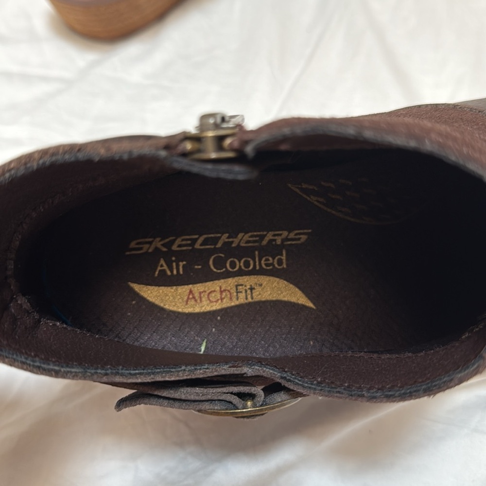 Women’s Skechers Air-Cooled Arch Fit Lasso dark brown ankle booties. Size 9.5 - Picture 10 of 14